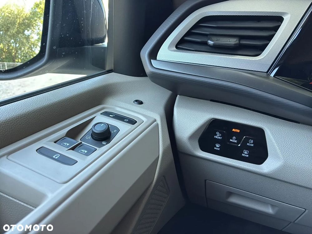 Volkswagen Multivan - 24