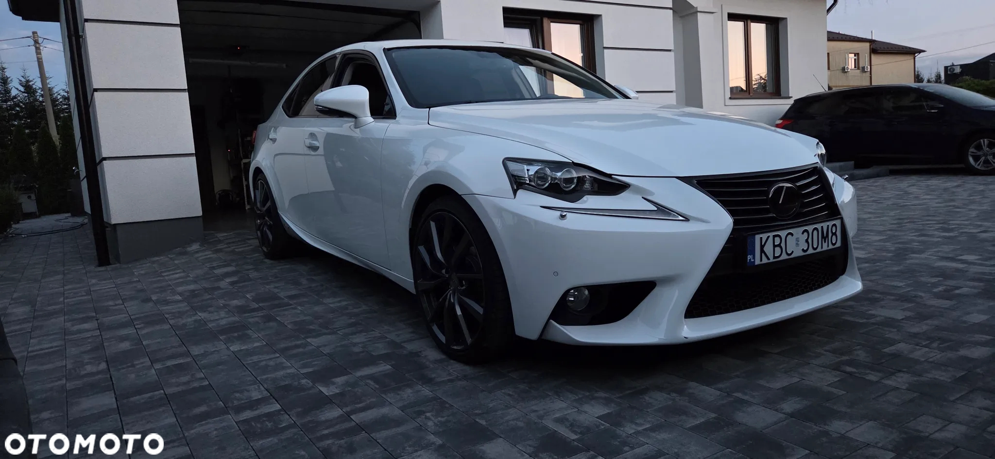 Lexus IS 300h Business Edition - 8