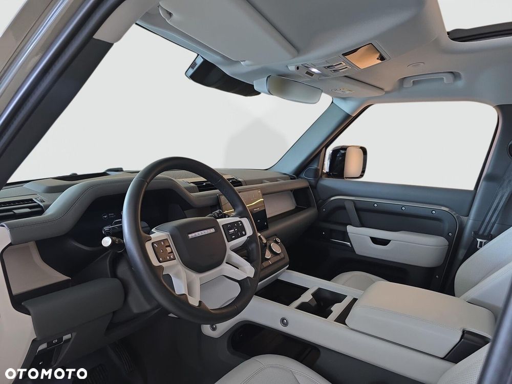 Land Rover Defender - 11