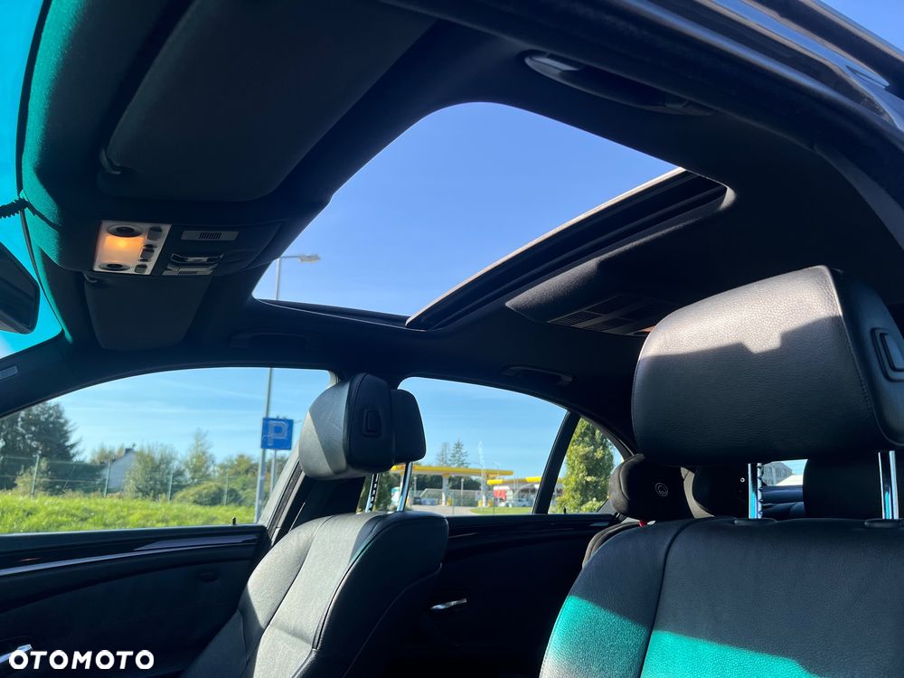 BMW Seria 5 525d - 17