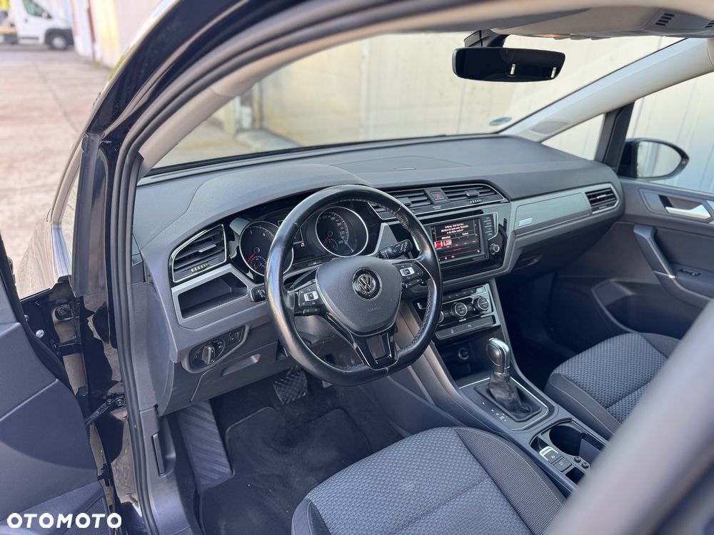 Volkswagen Touran - 15