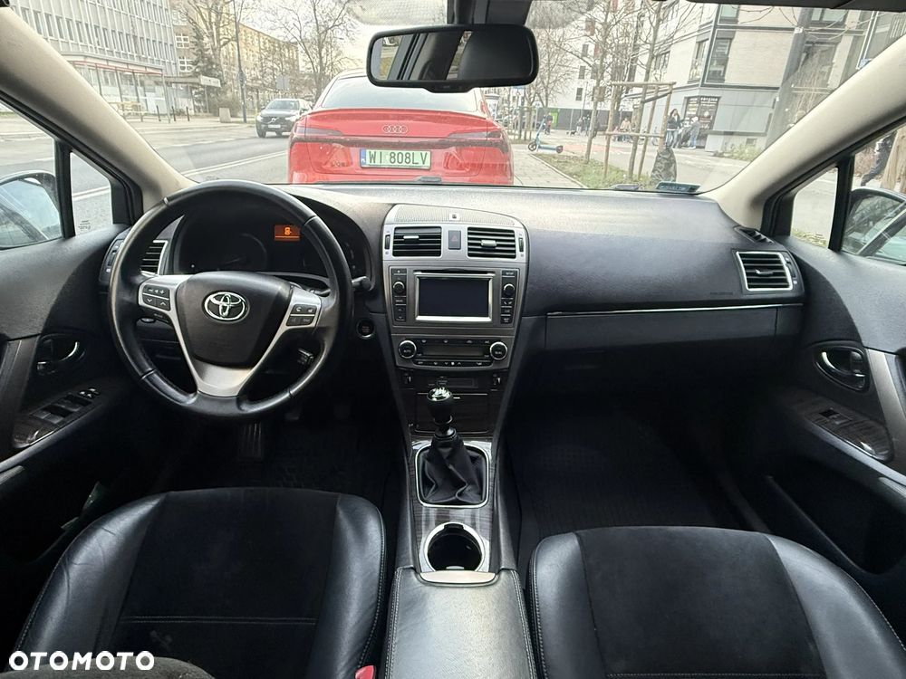 Toyota Avensis 2.0 Premium - 8
