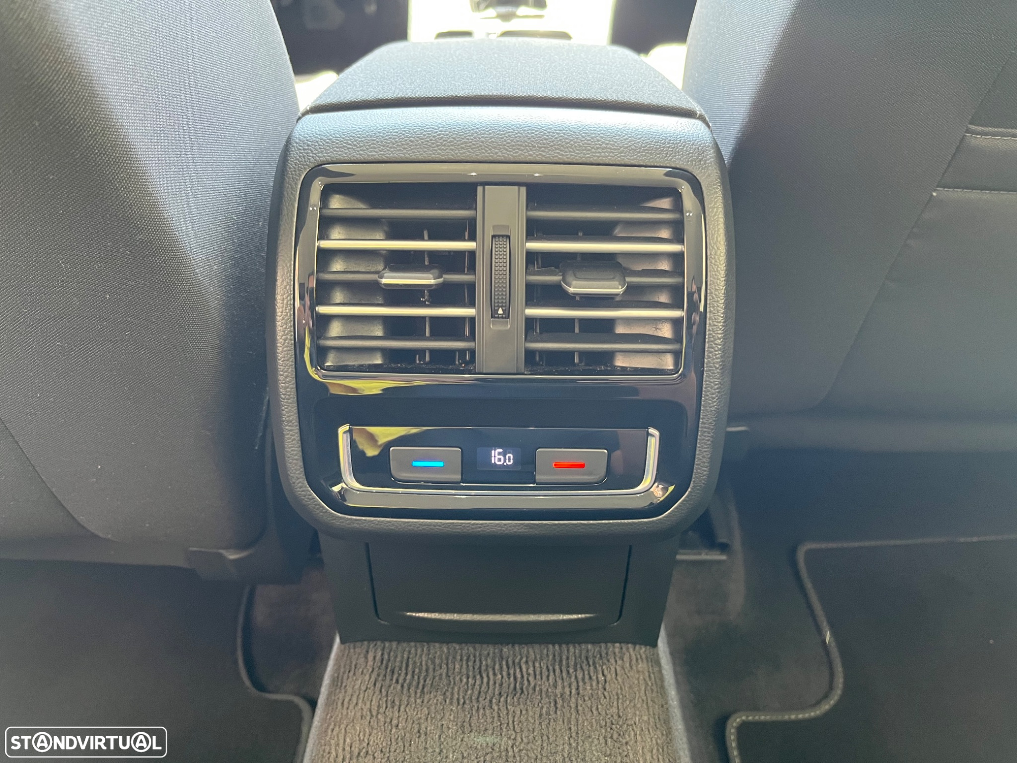 VW Passat Variant 1.6 TDI Confortline - 29