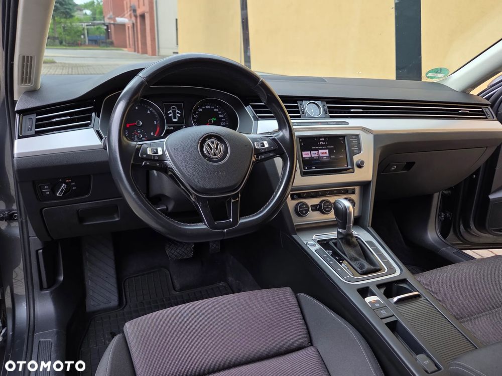 Volkswagen Passat 2.0 TDI SCR DSG Comfortline - 28