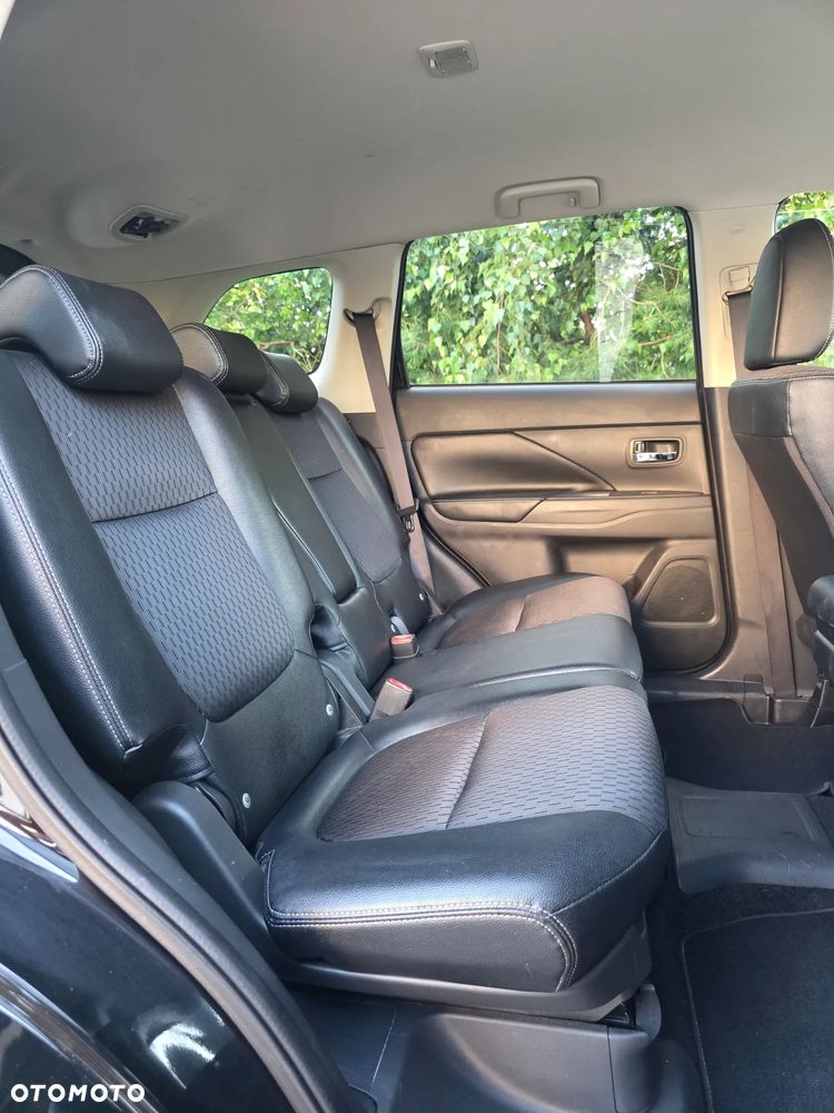 Mitsubishi Outlander 2.0 4WD Plus - 25