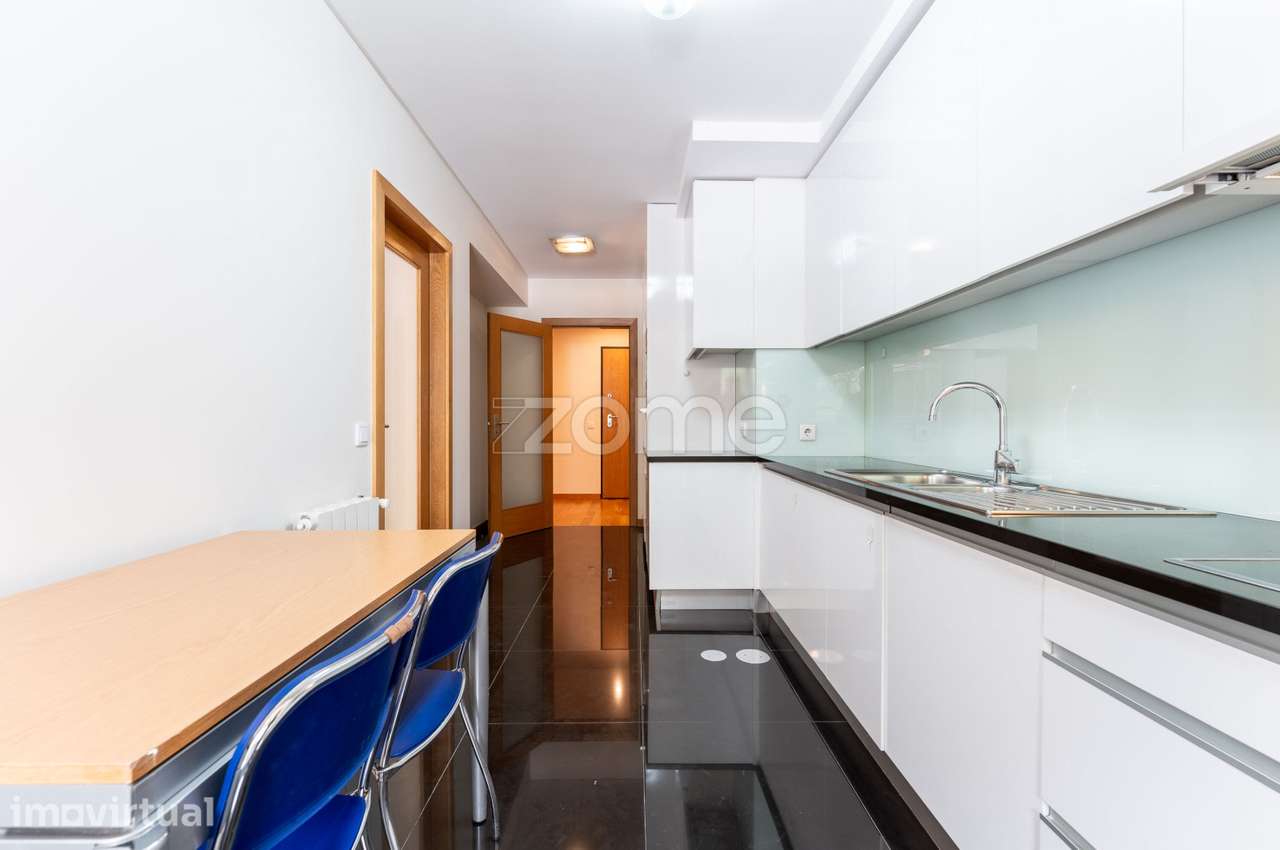 Apartamento T2 • Suite • 2 lugares garagem • Rua Monte Cativo • Por... - Grande imagem: 4/33
