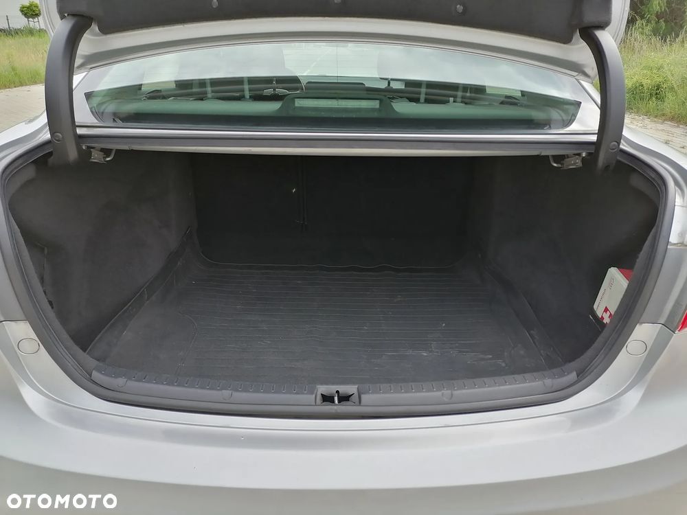 Toyota Avensis 2.0 D-4D 2010 - 12