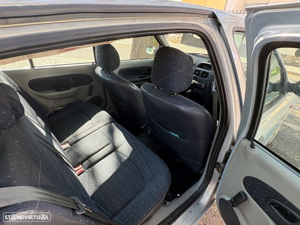 Renault Clio 1.2 16V Expression - 5