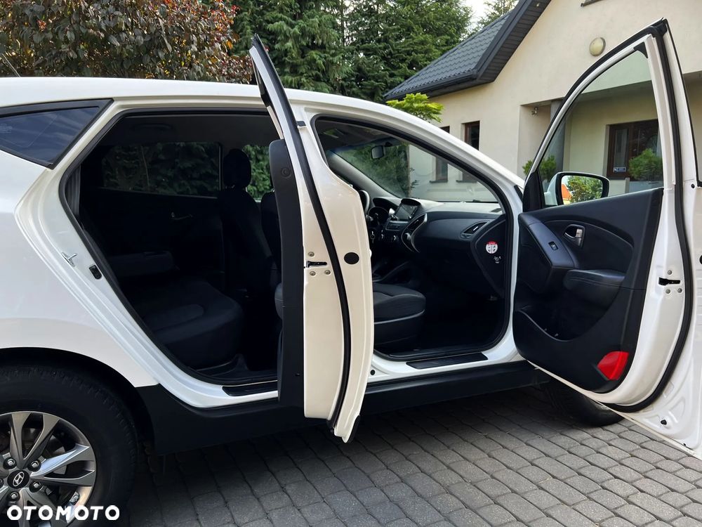 Hyundai ix35 1.6 2WD Fifa World Cup Edition - 4