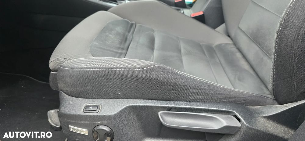 Volkswagen Golf 2.0 BlueTDI DSG Highline - 7