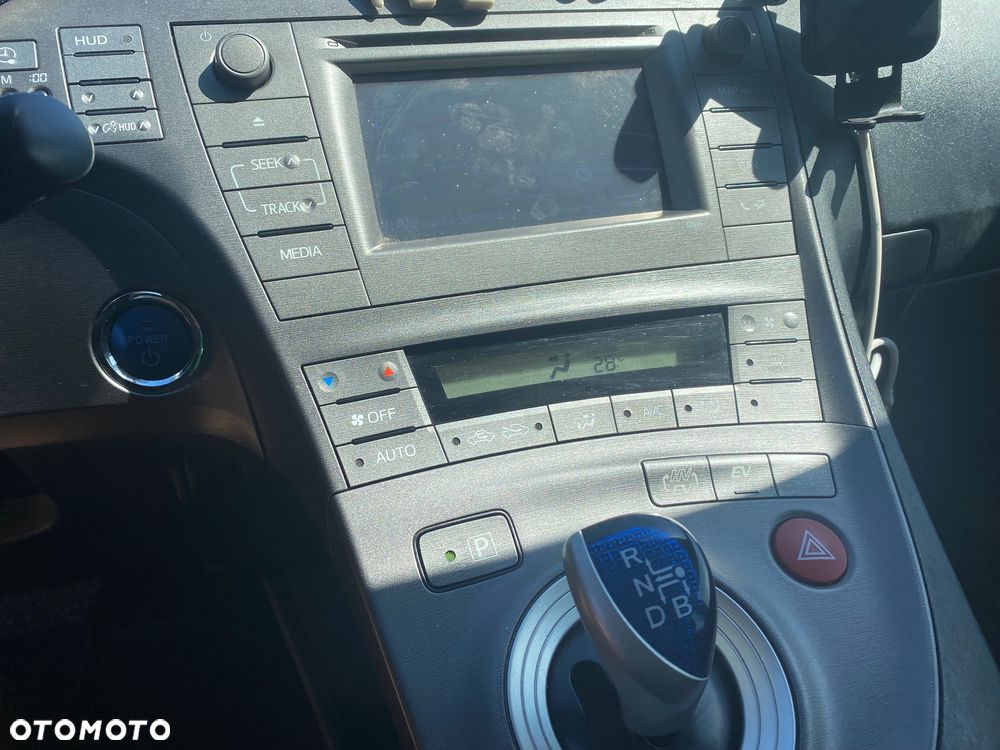 Toyota Prius 1.8 HSD Sol - 12