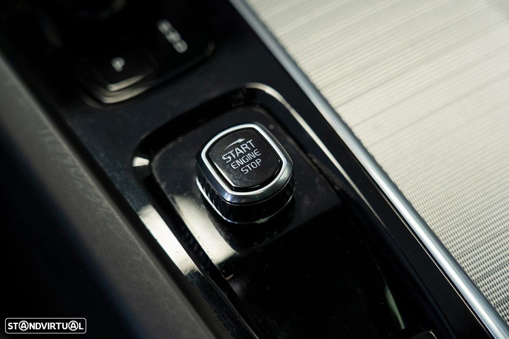 Volvo XC 60 2.0 T6 PHEV Plus Dark AWD - 45