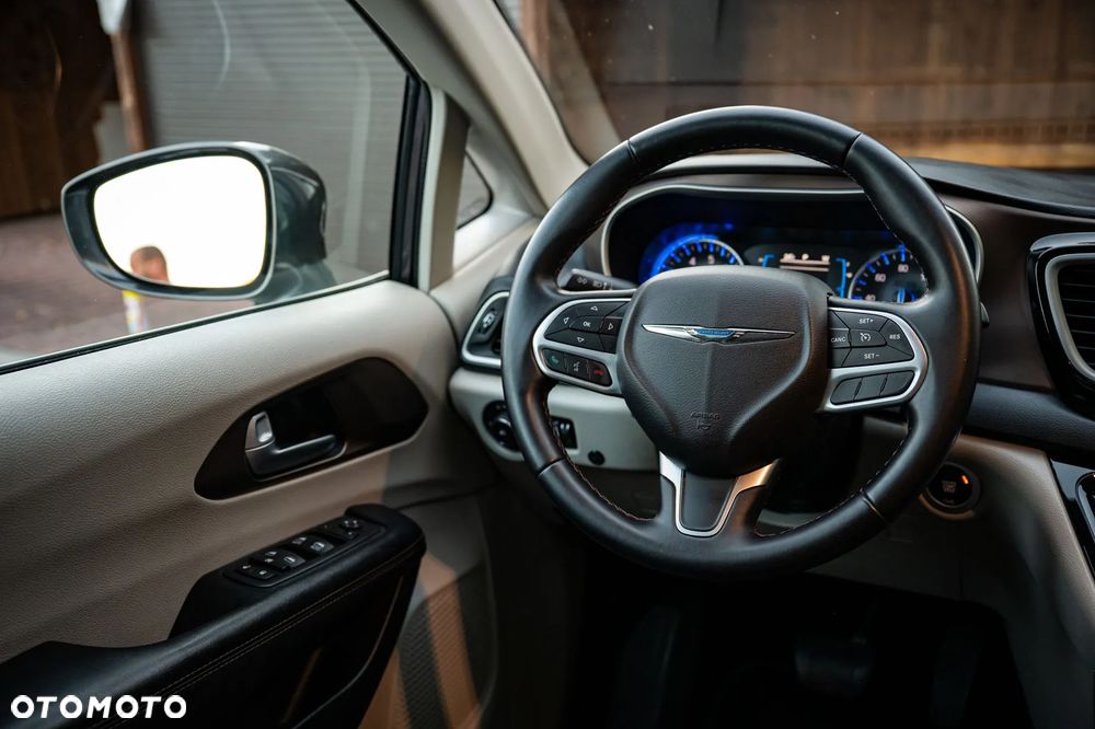 Chrysler Pacifica - 30