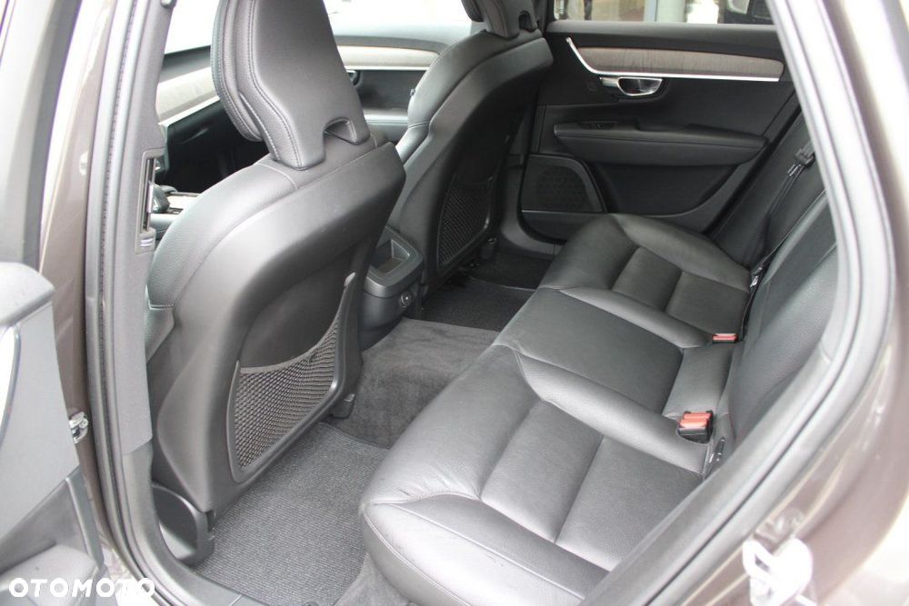 Volvo V90 Cross Country - 14
