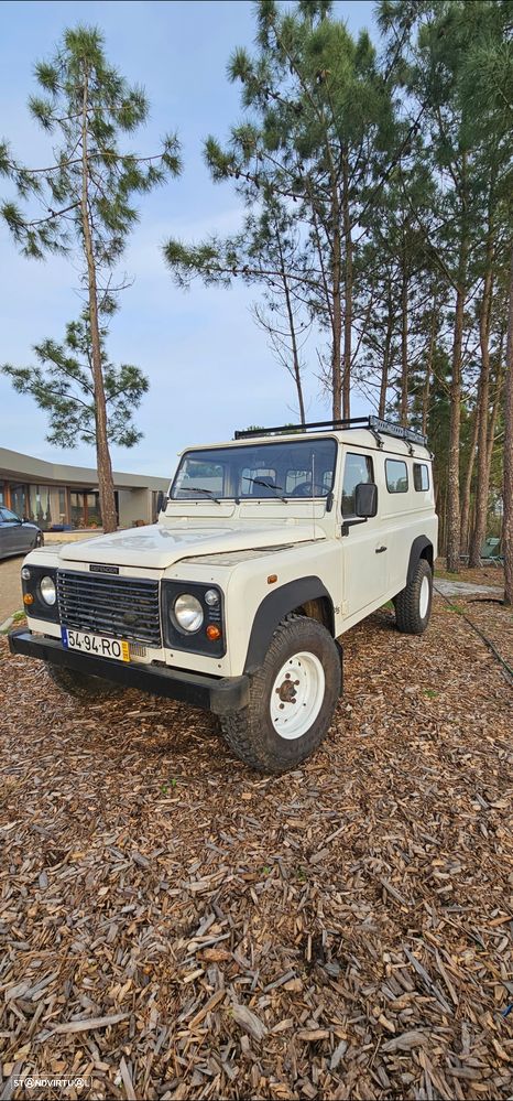 Land Rover Defender - 1