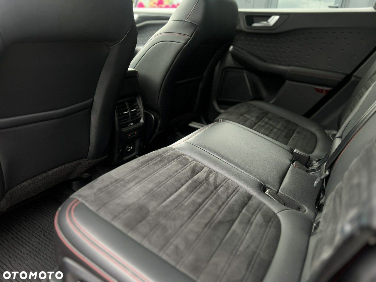Ford Kuga 2.0 EcoBlue mHEV FWD ST-Line X - 36