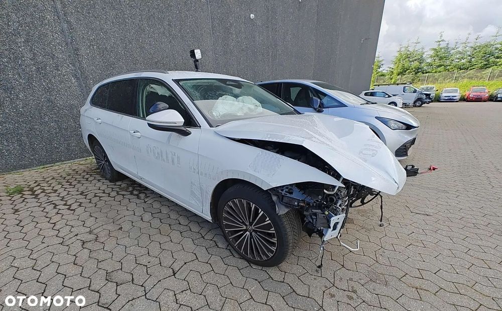 Volkswagen Passat 2.0 TDI SCR DSG 4Motion Elegance - 10