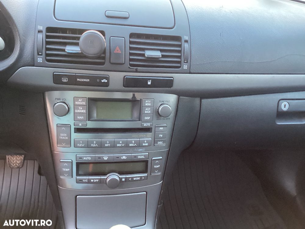 Toyota Avensis 2.0 D-4D Executiv - 14