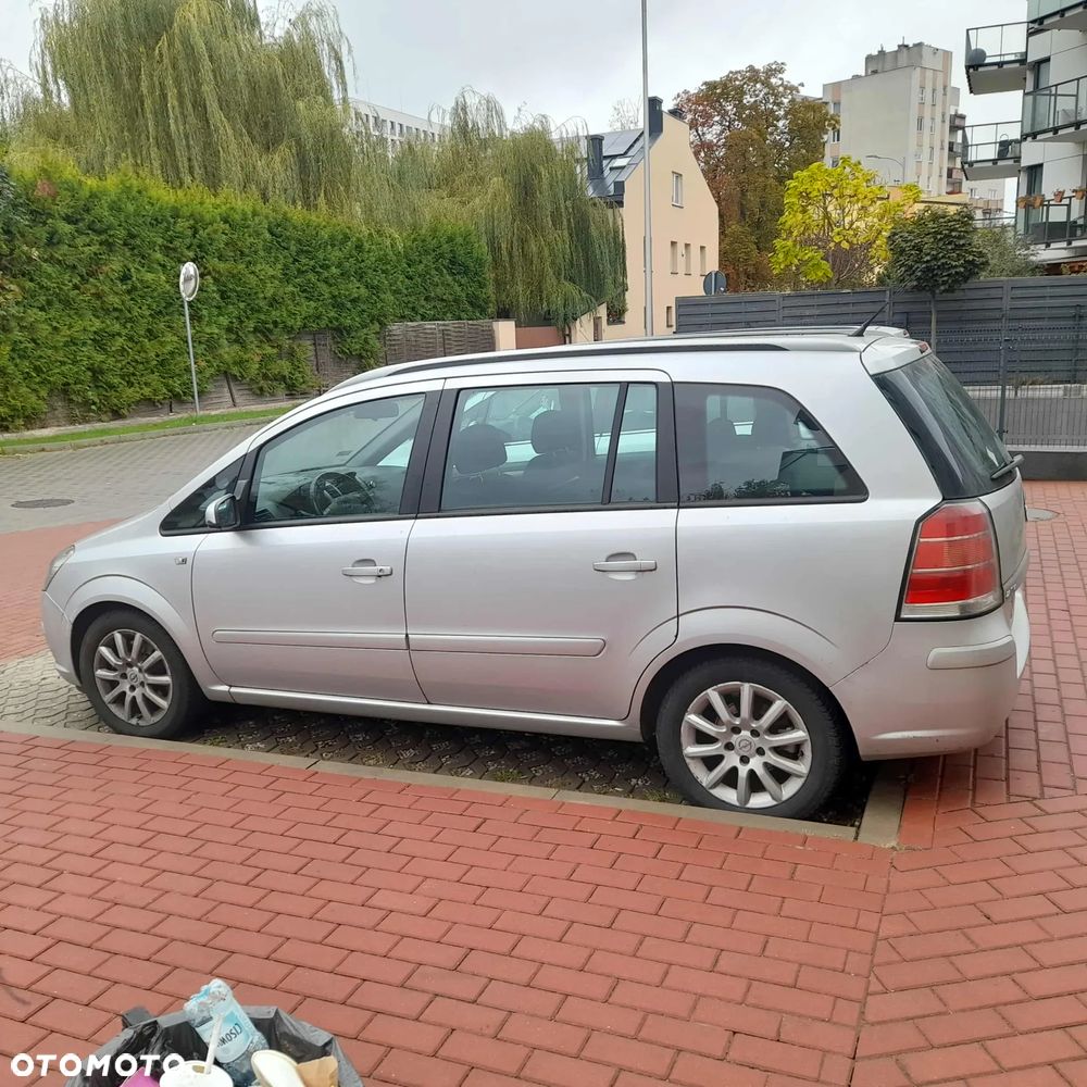 Opel Zafira 1.9 CDTI - 19