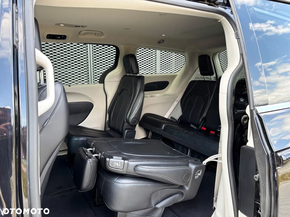 Chrysler Pacifica - 18