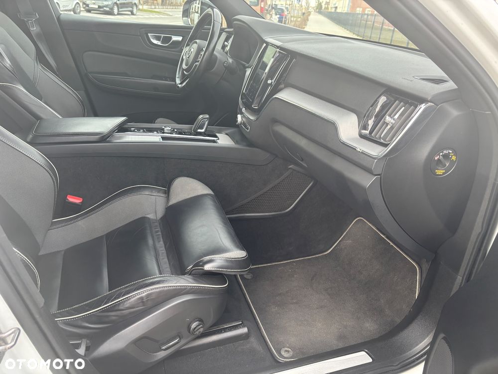 Volvo XC 60 B4 D AWD R-Design - 11