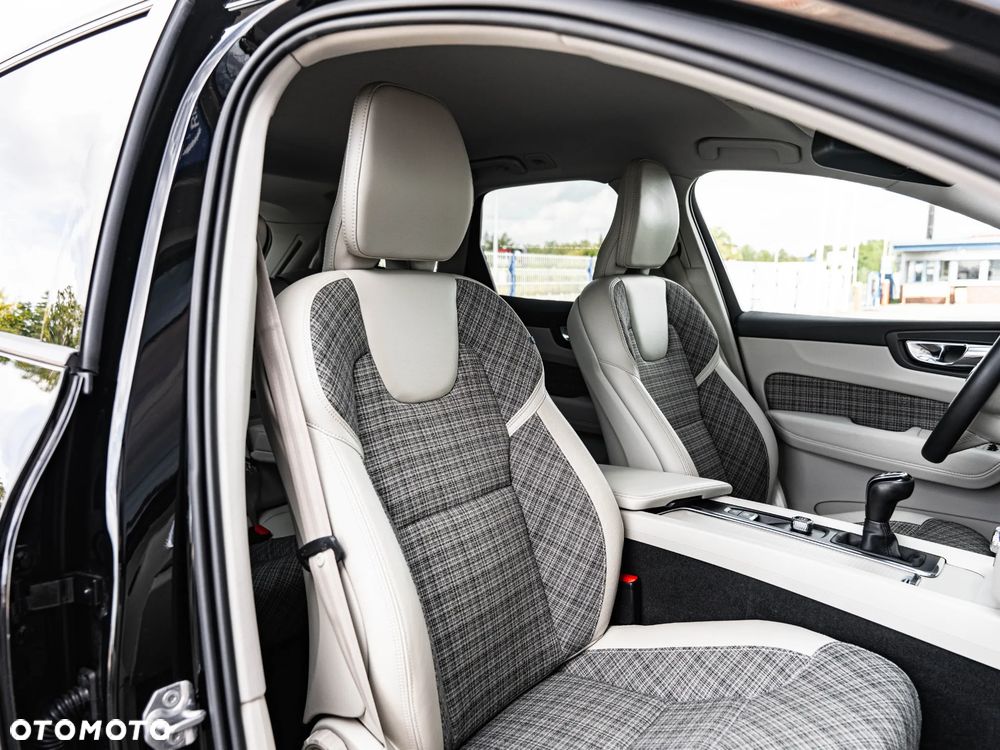 Volvo XC 60 D3 Momentum Pro - 23