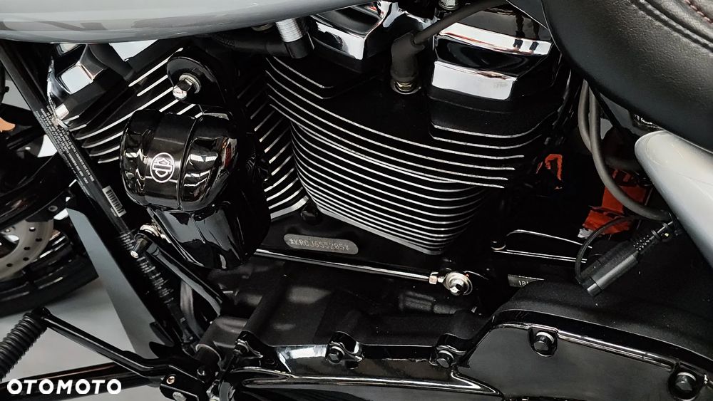 Harley-Davidson Touring Street Glide - 24
