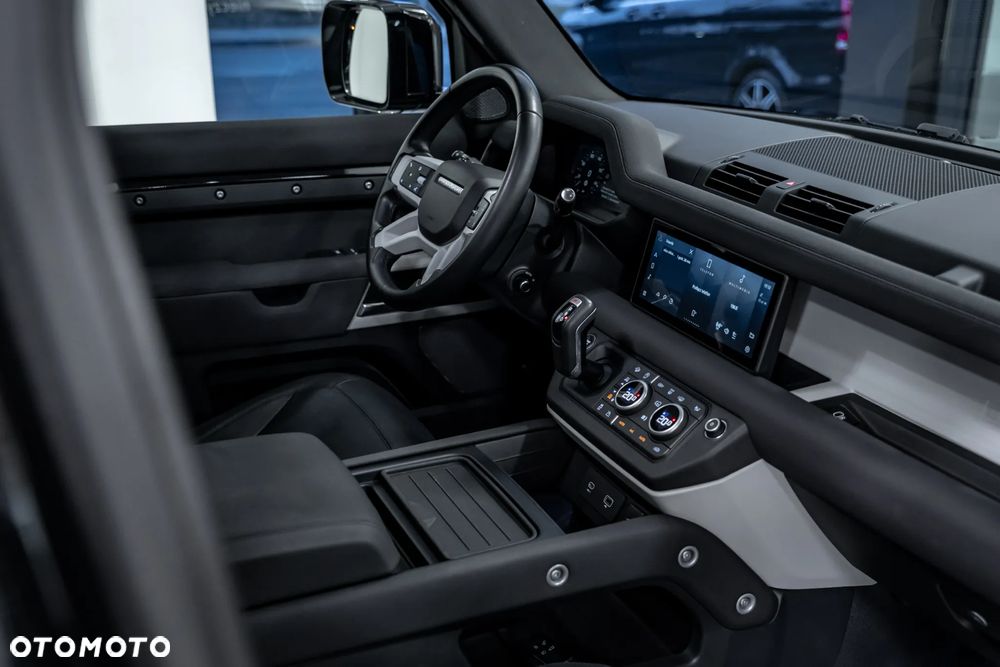 Land Rover Defender 110 D250 X-Dynamic HSE - 31
