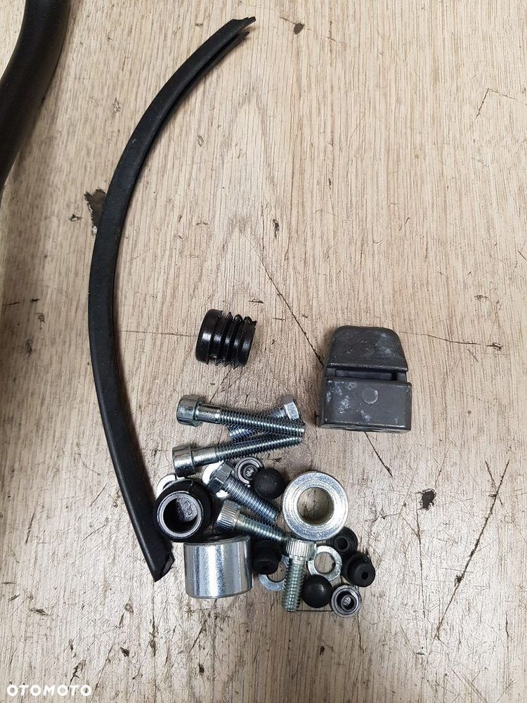 Stelaż pod kufer centralny bagażnik Suzuki UX50 Zillion  997SO-22F00-060 - 2