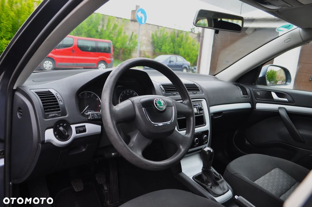 Skoda Octavia 1.6 Combi Selection - 13