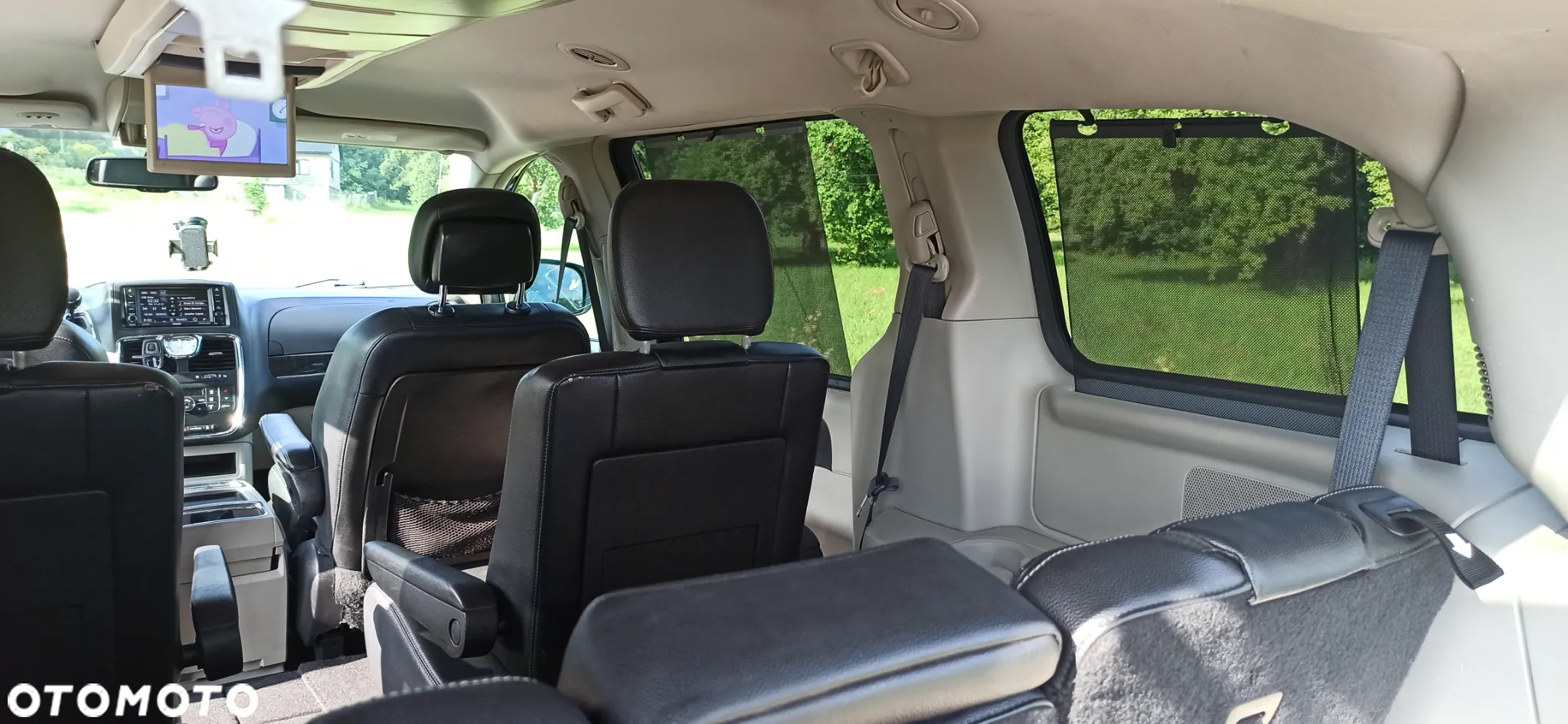 Chrysler Town & Country - 19