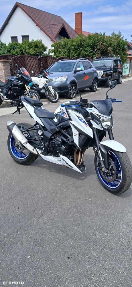 Suzuki GSX - 3