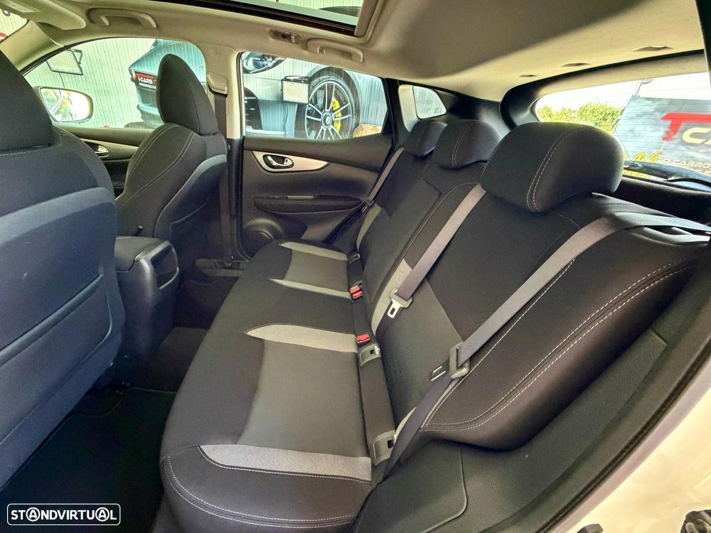 Nissan Qashqai 1.5 dCi N-Connecta 18 - 22