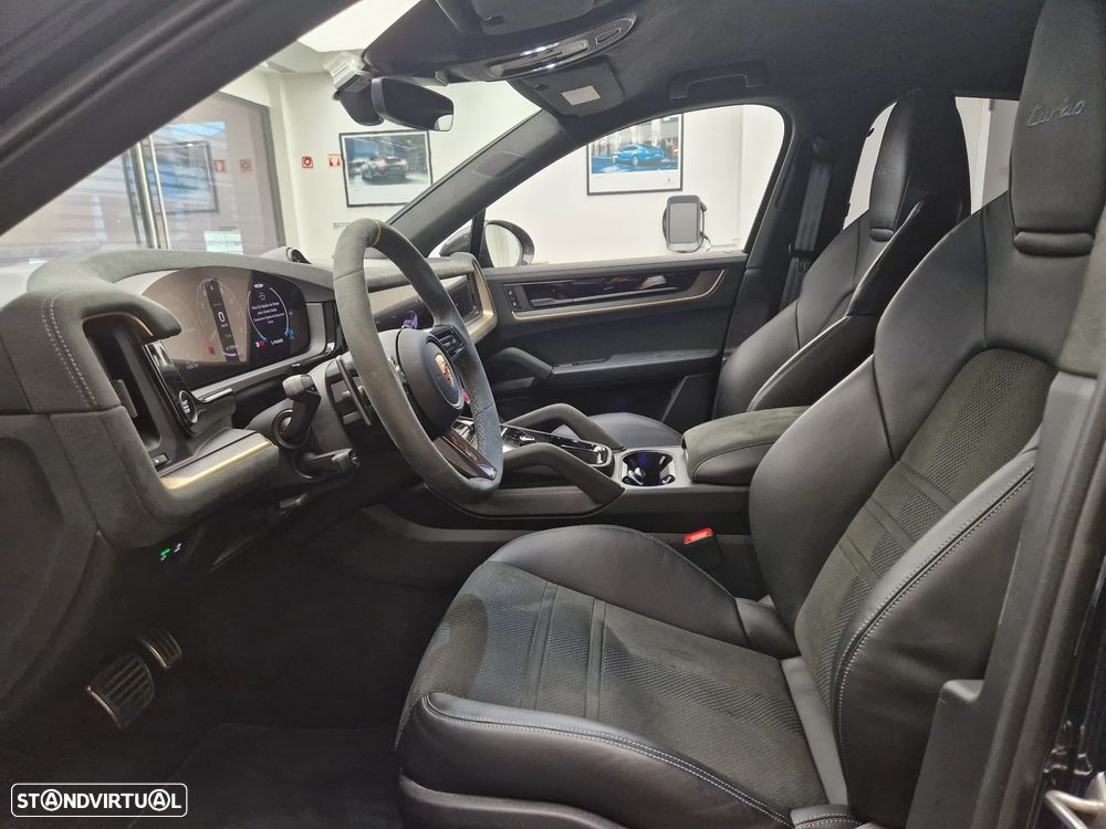 Porsche Cayenne Coupé Turbo E-Hybrid Pacote GT - 22
