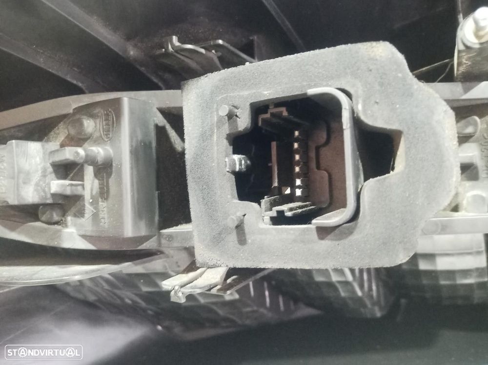 FAROLIM TRASEIRO ESQUERDO RENAULT GRAND SCÉNIC II 2003 -8200127704E - 9