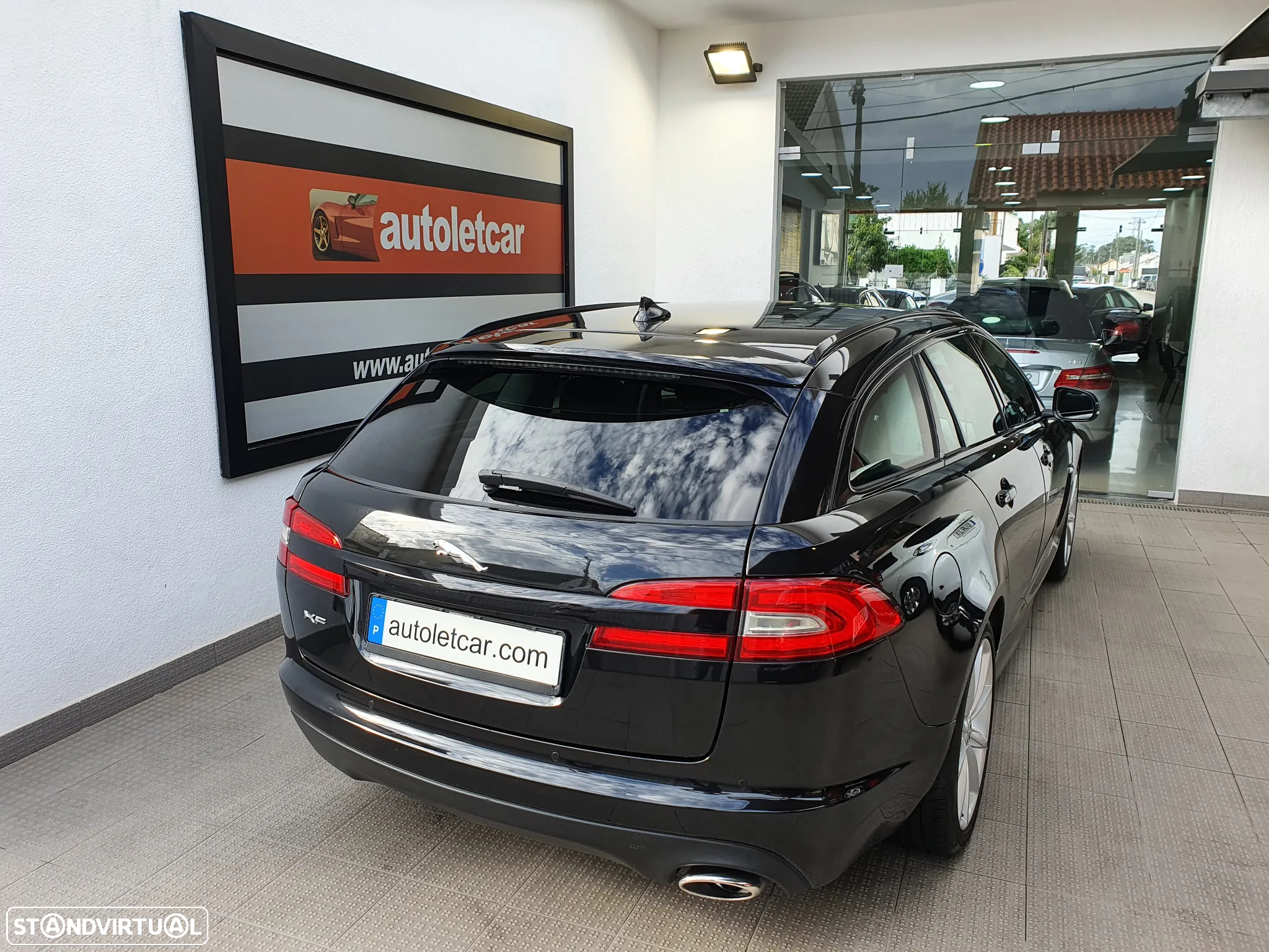 Jaguar XF Sportbrake 2.2 D Premium Luxury - 4