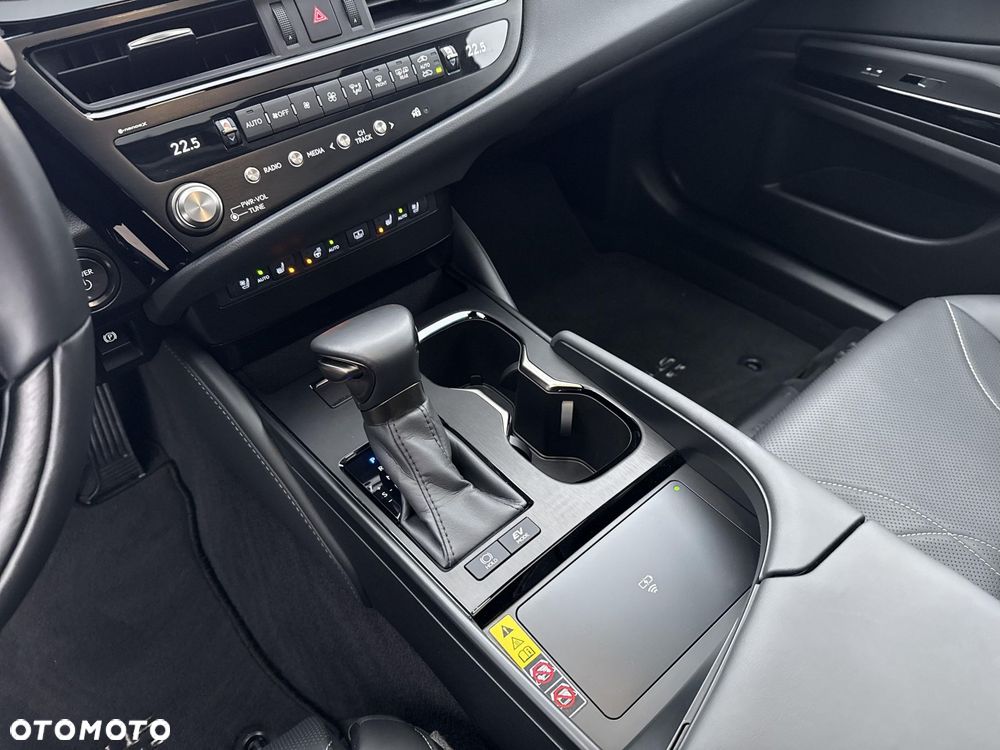 Lexus ES 300h Prestige - 25