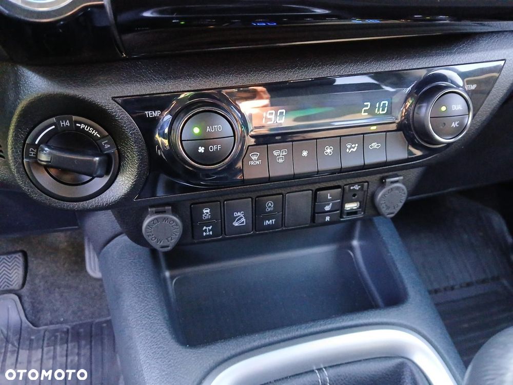 Toyota Hilux 2.8 D-4D Double Cab SR5 4x4 - 39