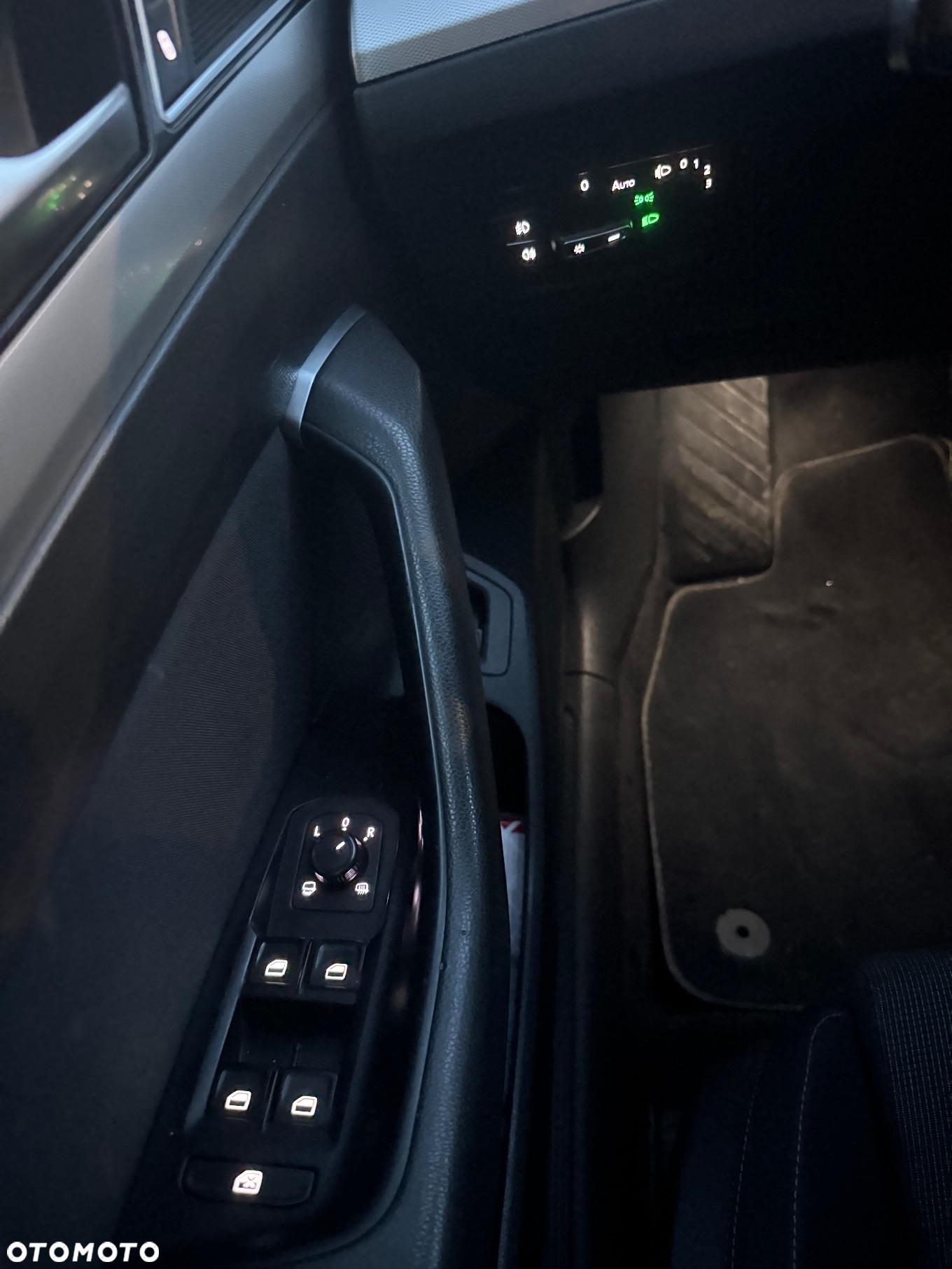 Volkswagen Passat Variant 1.6 TDI SCR DSG - 11