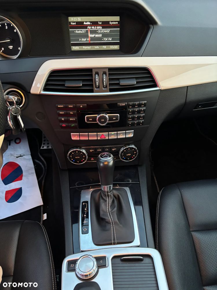 Mercedes-Benz Klasa C 200 CDI DPF Automatik BlueEFFICIENCY Special Edition - 14