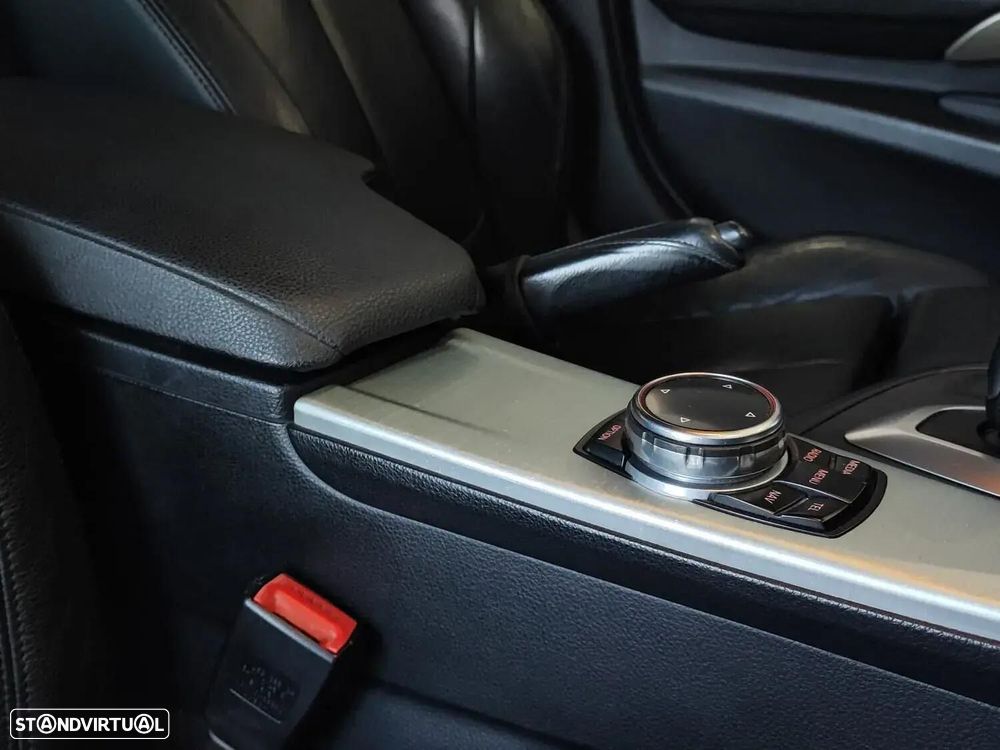 BMW 320 d Auto Pack M - 41