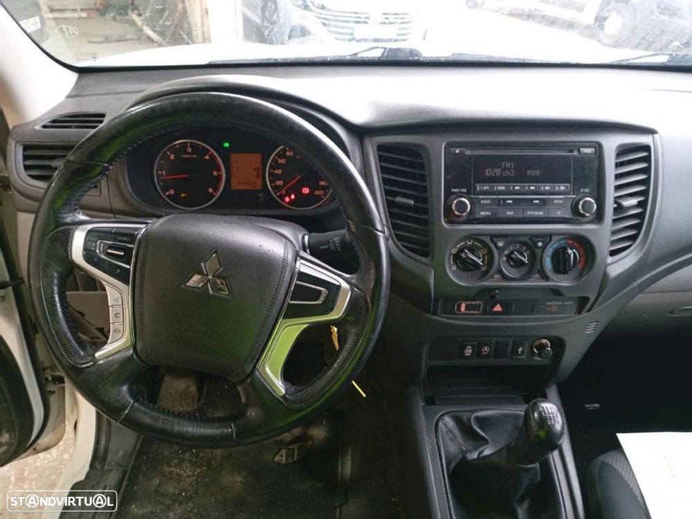 Mitsubishi L200 2.4 DI-D Club 4WD C/IVA - 4