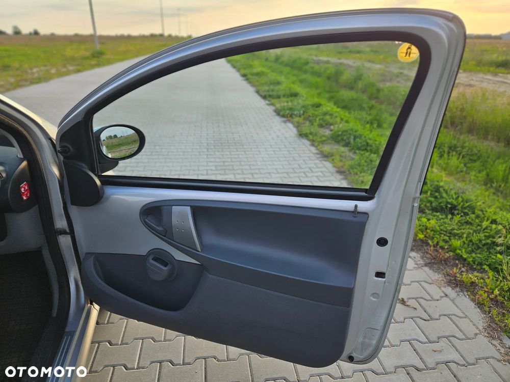 Peugeot 107 - 12