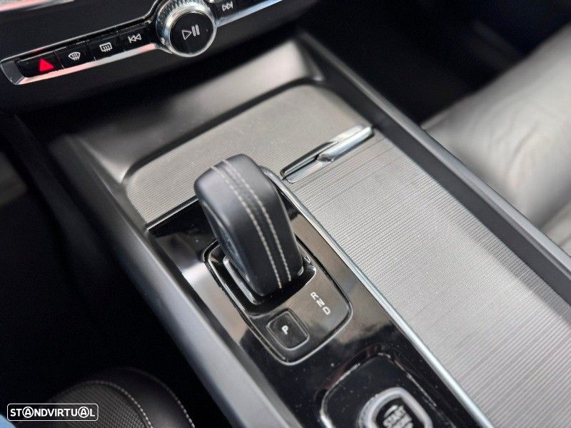 Volvo XC 60 2.0 T8 PHEV R-Design AWD - 35