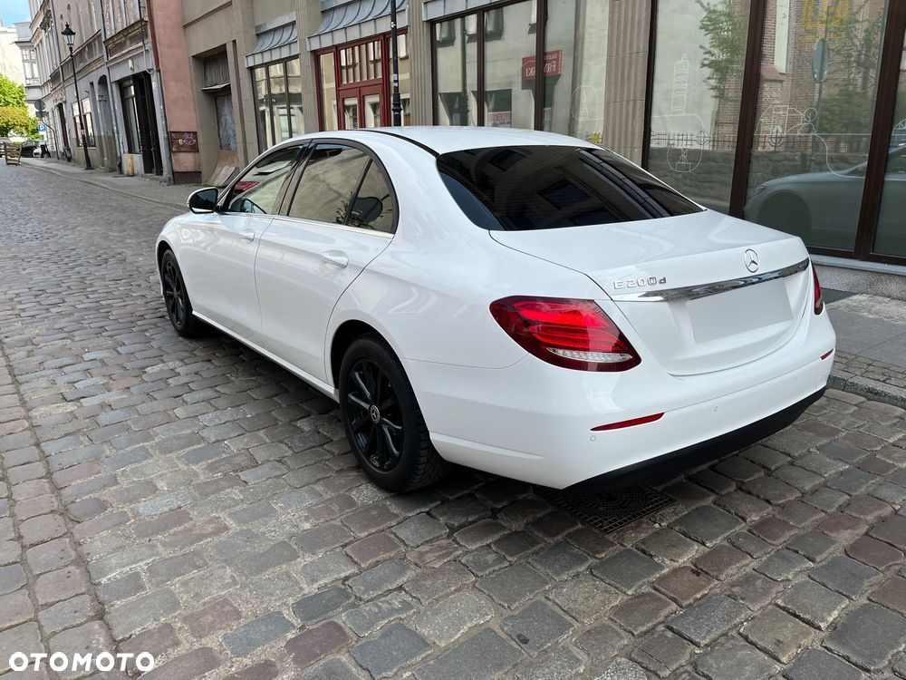 Mercedes-Benz Klasa E 200 d 9G-TRONIC - 8
