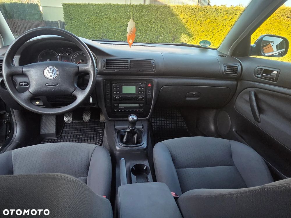 Volkswagen Passat 1.9 TDI Comfortline Family - 23