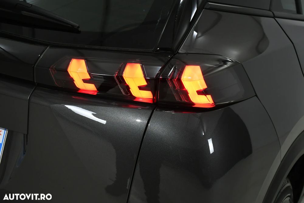 Peugeot 2008 1.2 L PureTech STT EAT8 Allure - 18