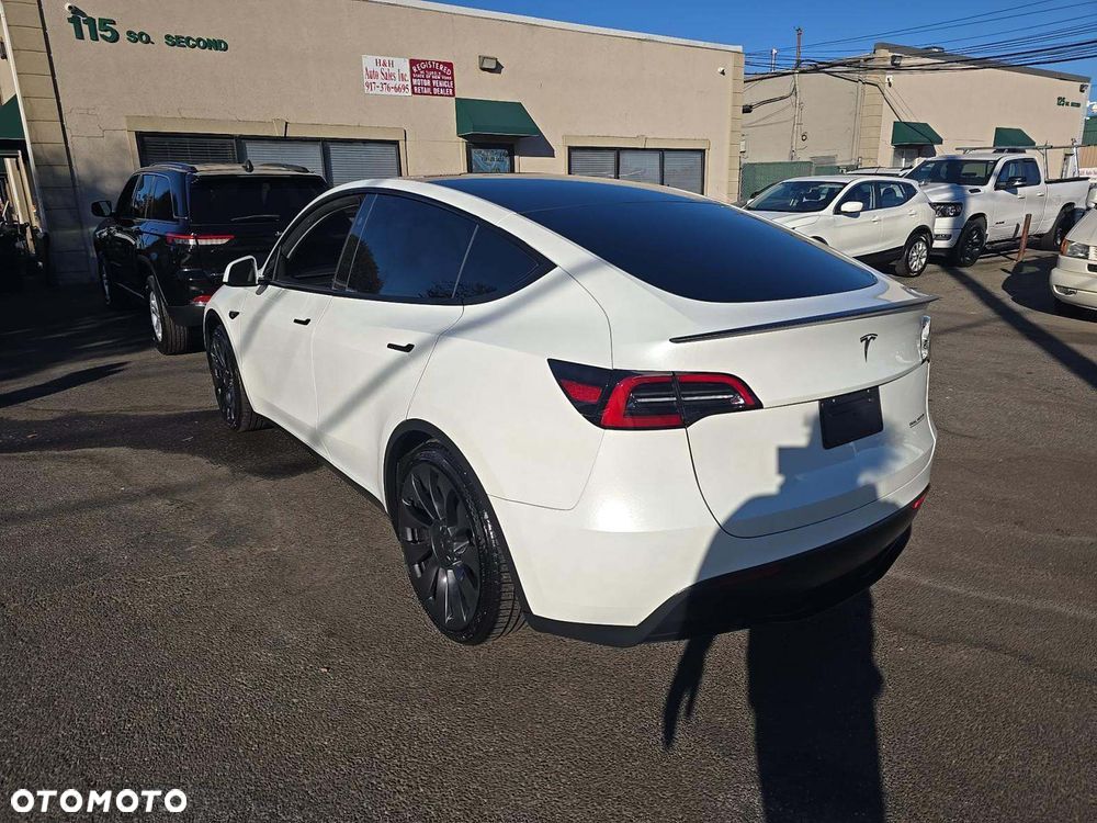 Tesla Model Y Long Range Dual Motor AWD - 4