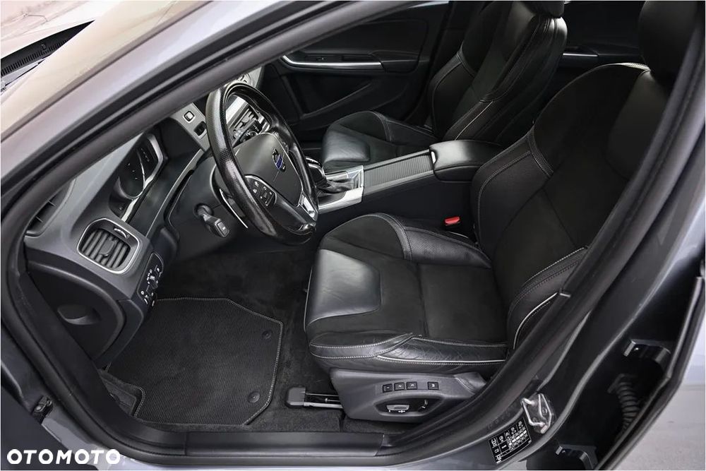 Volvo V60 D5 Geartronic RDesign - 15