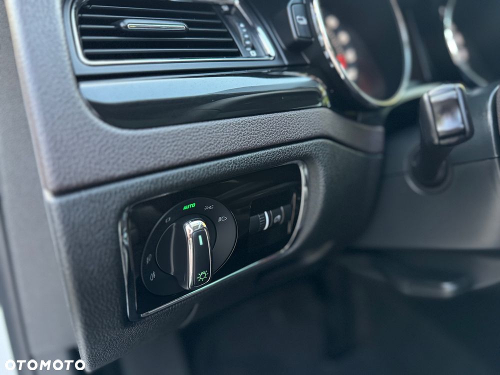 Skoda Superb 2.0 TDI DSG L&K - 29